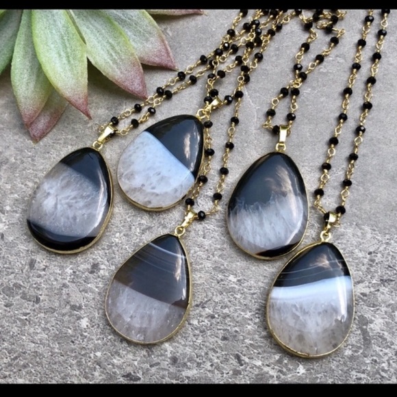 ❗️Last One❗️Onyx Crystal Teardrop Pendant Necklace - Picture 2 of 6